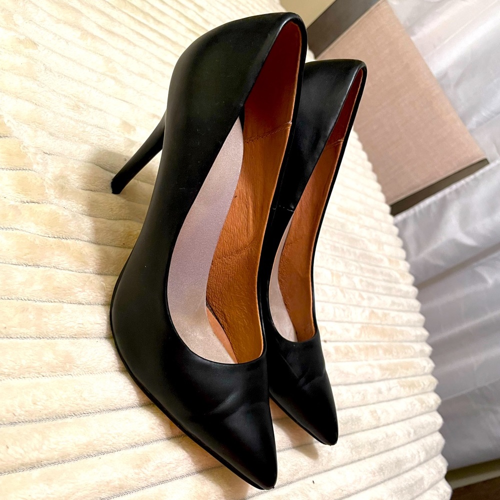 Black Chinese Laundry Pumps